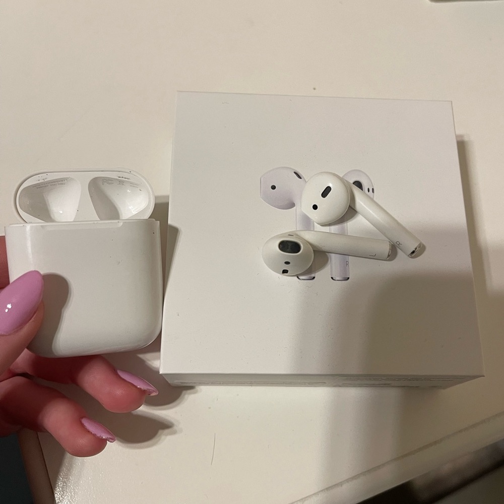 AirPods apple